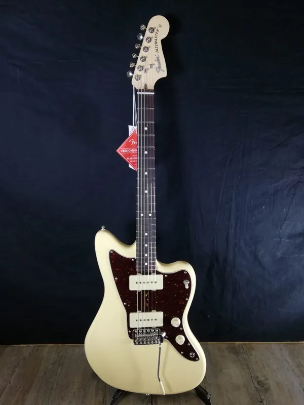 A Buon Prezzo Fender American Performer Jazzmater Vintage White