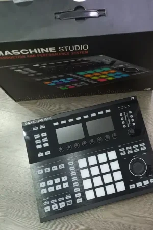 Novità Native Instruments Maschine Studio Usato